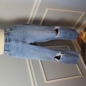 ABERCROMBIE & FITCH The Mom High Rise Curve Love Light Wash Distressed Jeans 30S